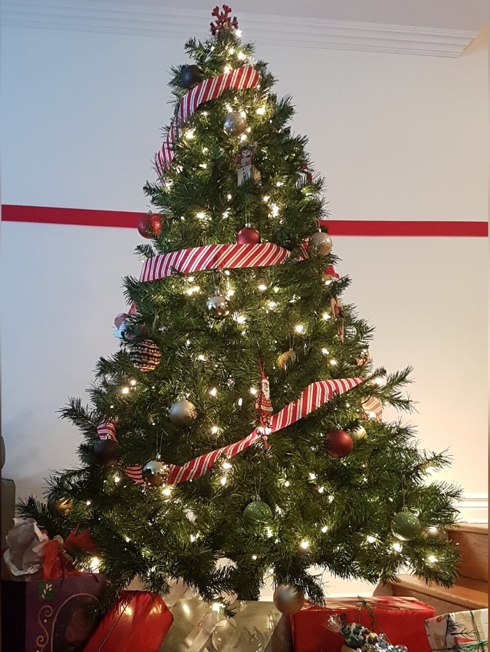 Pre-Lit Green Christmas Tree with Decorations